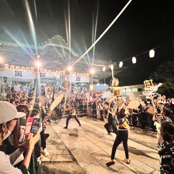 陽向睦の万灯講 纏と太鼓で盛り上がる祭り